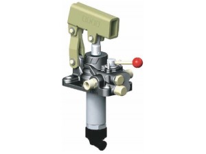 意大利OMFB公司PMI+VS系列雙作用液壓手動(dòng)泵，排量12cc/25cc/45cc，壓力：350bar/300bar/270bar，帶二位四通手動(dòng)換向閥和安全閥，操作雙作用液壓油缸。油箱安裝。